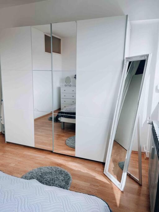 Apartma - East